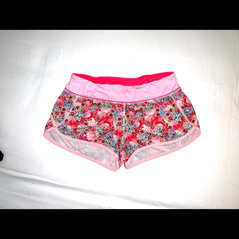 Lululemon Shorts w liner.
